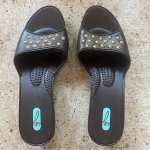 OKA-B Brown Wedge Sandals With Gold Tone Front Accents Size Medium